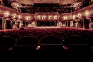 Jak się ubrać do teatru